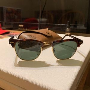 Ray-Ban Clubmaster Tortoise
